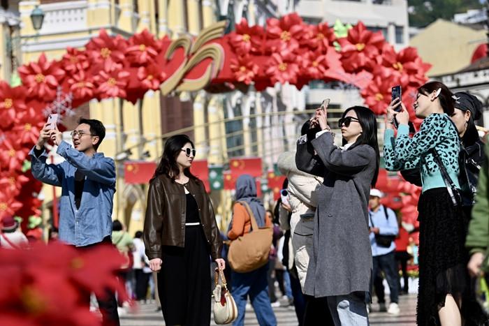 澳门回归祖国25周年纪念日 市面洋溢喜庆氛围